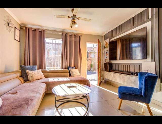 3 BEDROOM TOWNHOUSE FOR SALE IN BIRCHLEIGH